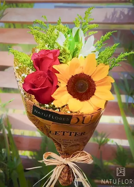 Buquê com rosa e girassol