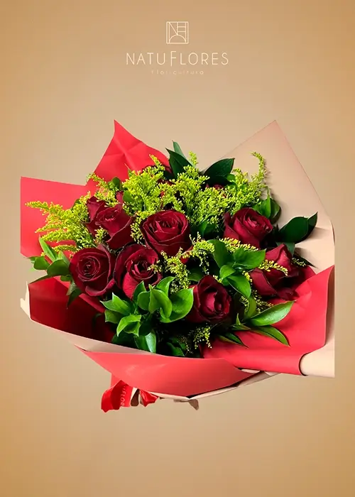 Buquê rosas 6 vermelhos papel vermelho
